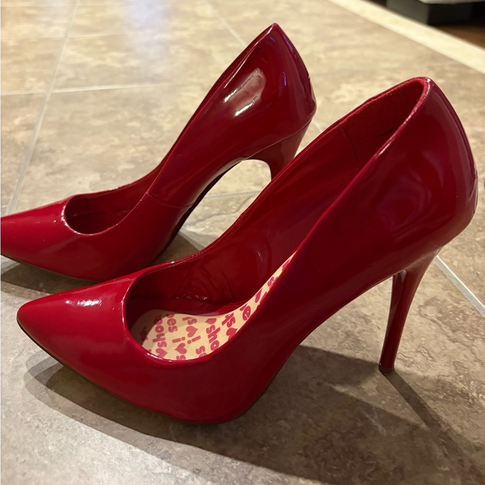 LE CHATEAU HEELS